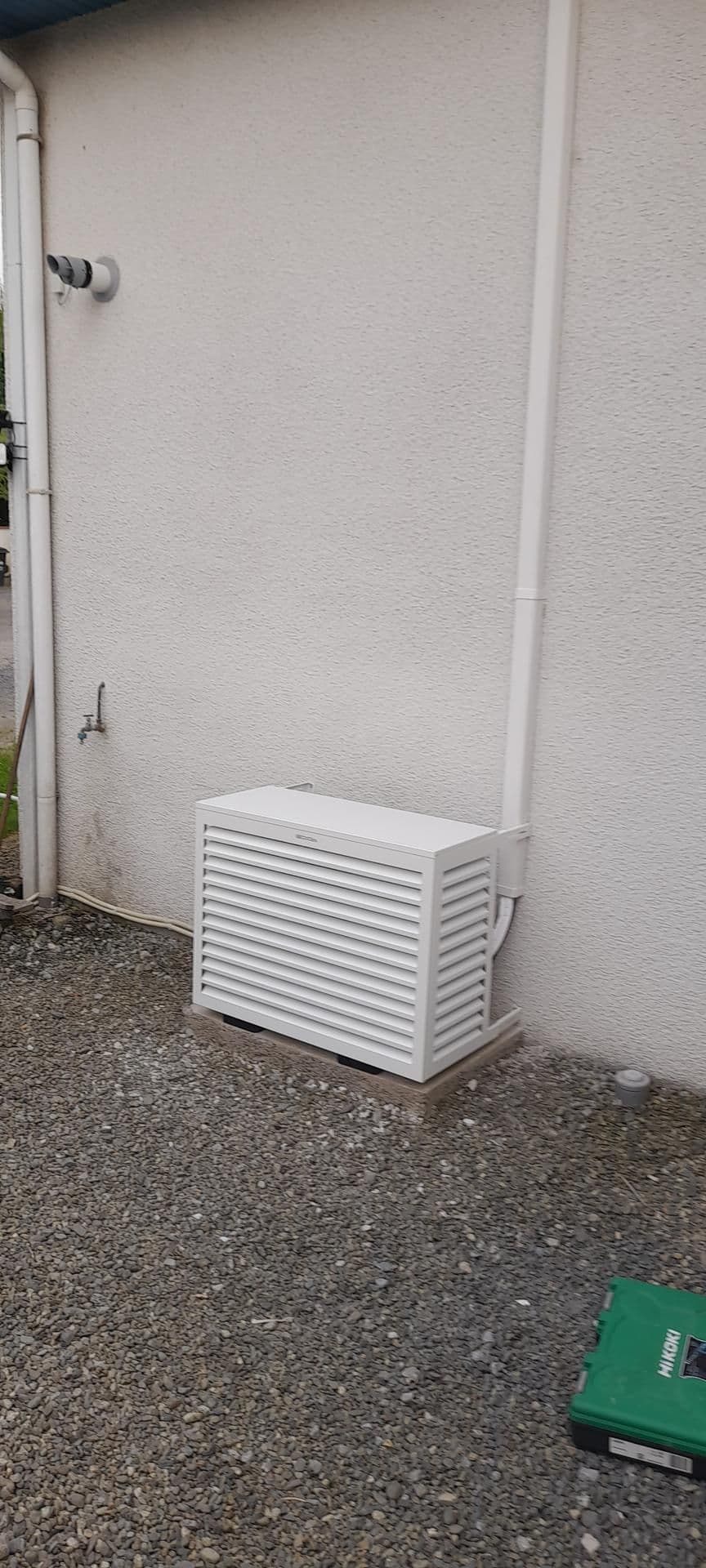 Groupe extérieur de climatisation installé par Franc Martin